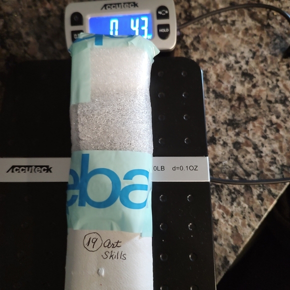 Experience the world of art with these 19 Art Skills Colored Pencils. - Picture 10 of 10